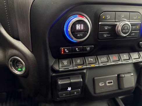 Used 2023 GMC Sierra 3500 Denali w/ Denali Ultimate Package image 34