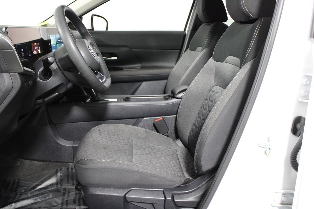 Used 2025 Nissan Kicks SV FWD image 7