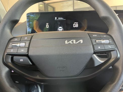 Used 2025 Kia K4 LXS image 27