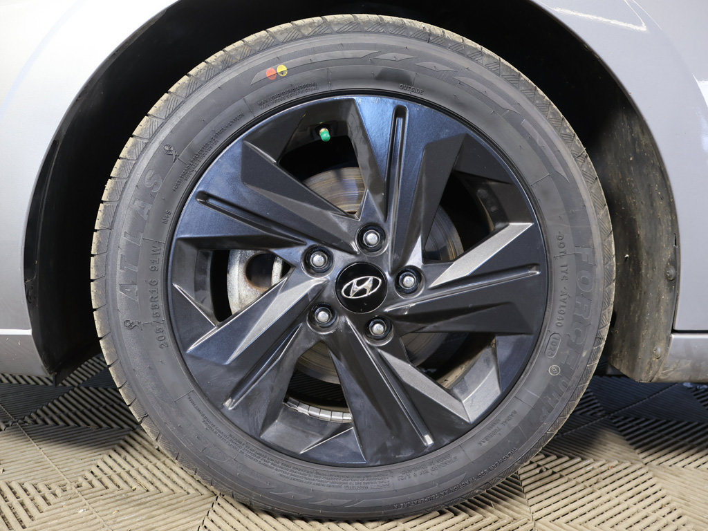 Used 2022 Hyundai Elantra Blue FWD image 18