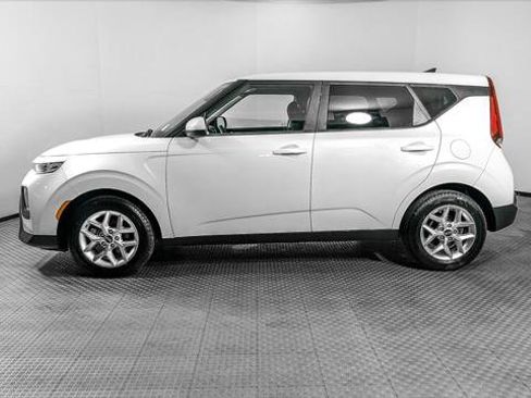 Used 2021 Kia Soul S FWD image 3
