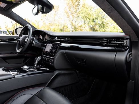 Used 2022 Maserati Quattroporte Modena image 39