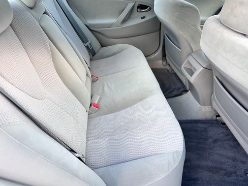 Used 2010 Toyota Camry LE FWD image 8
