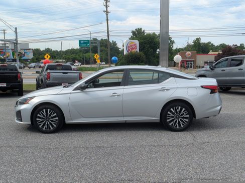 Used 2025 Nissan Altima 2.5 SV AWD/4WD image 5