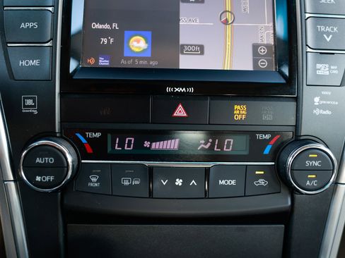 Used 2017 Toyota Camry XLE w/ Moonroof Package image 35