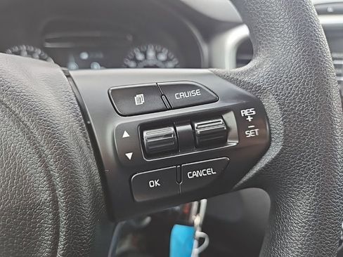 Used 2017 Kia Sorento LX image 16