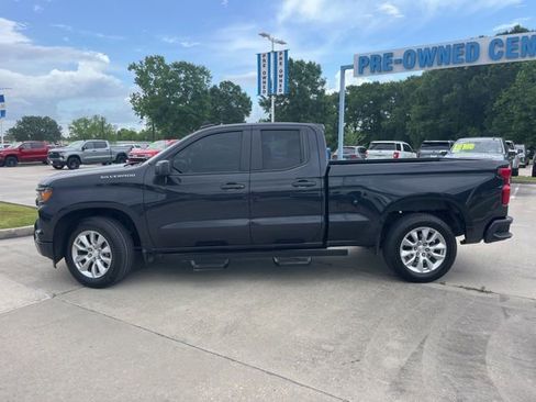 Used 2022 Chevrolet Silverado 1500 Custom image 3