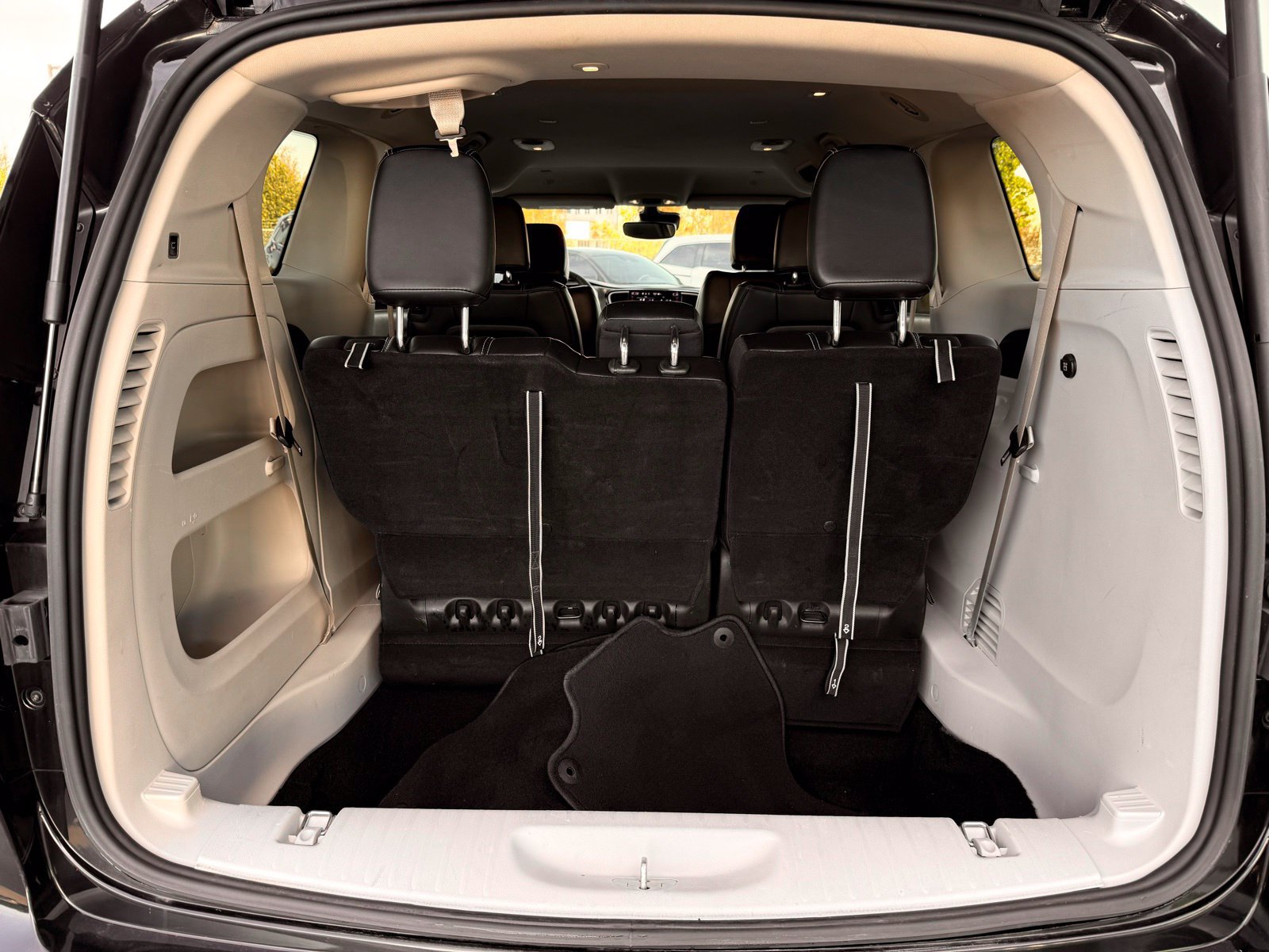 Used 2023 Chrysler Pacifica Touring-L FWD image 52