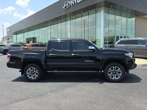 Used 2017 Toyota Tacoma Limited w/ Tow Package AWD/4WD image 19