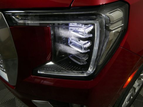Used 2024 GMC Yukon Denali AWD/4WD image 11