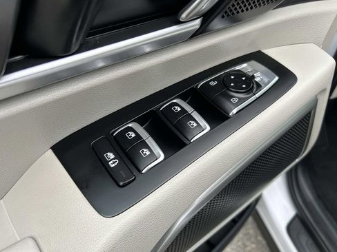 Certified 2023 Kia Telluride S w/ S Sunroof Package AWD/4WD image 17