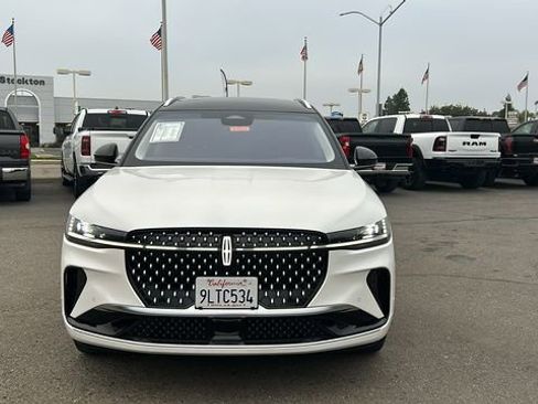 Used 2024 Lincoln Nautilus Reserve image 9