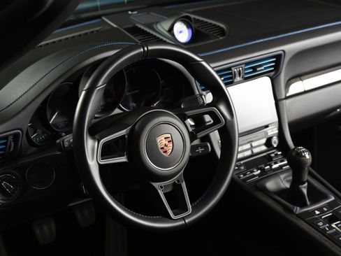 Used 2019 Porsche 911 Speedster RWD image 16