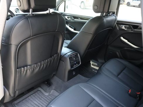 Used 2026 Porsche Macan AWD/4WD image 11