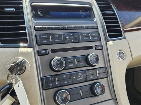 Used 2010 Ford Taurus SEL image 17