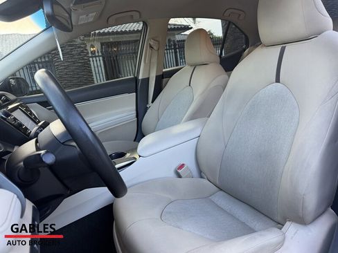 Used 2018 Toyota Camry LE w/ Convenience Package FWD image 18