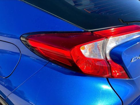 Used 2018 Toyota C-HR XLE image 26