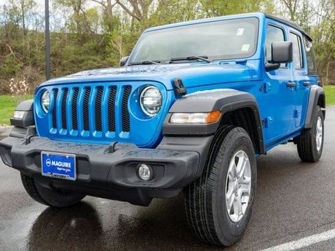 Used 2022 Jeep Wrangler Unlimited Sport w/ Technology Group AWD/4WD image 2