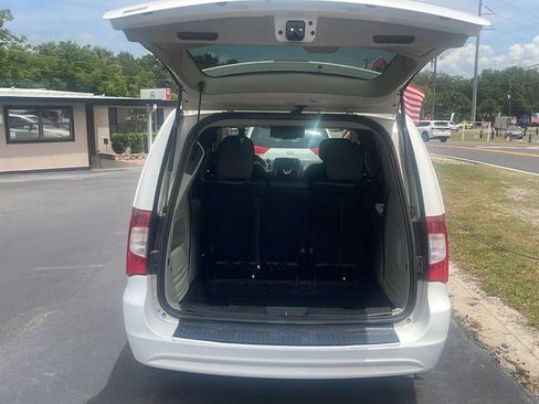 Used 2013 Chrysler Town & Country Touring FWD image 12