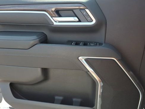 Used 2025 Chevrolet Silverado 2500 LT w/ Convenience Package image 18