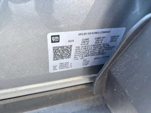 Used 2025 Chevrolet Trax LT FWD image 24