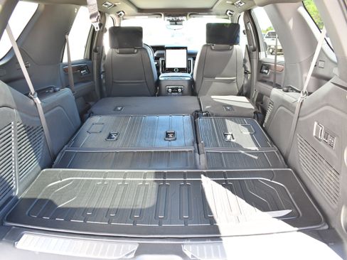 Used 2026 GMC Yukon Denali w/ Advanced Technology Package AWD/4WD image 24