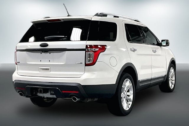 Used 2014 Ford Explorer XLT w/ Equipment Group 202A AWD/4WD image 8