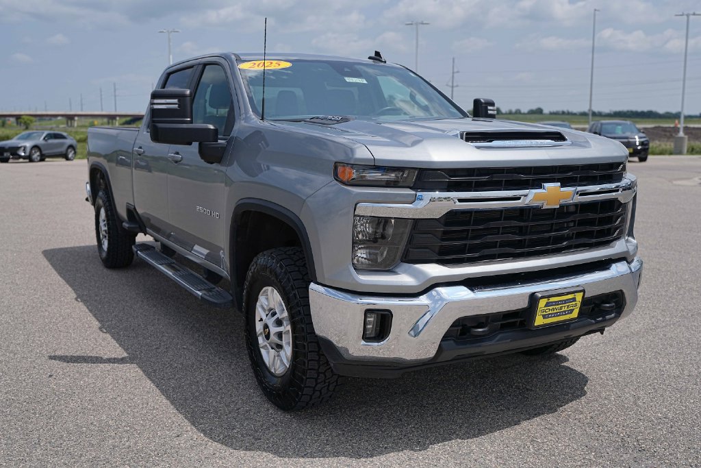 Used 2025 Chevrolet Silverado 2500 LT w/ Convenience Package AWD/4WD image 5