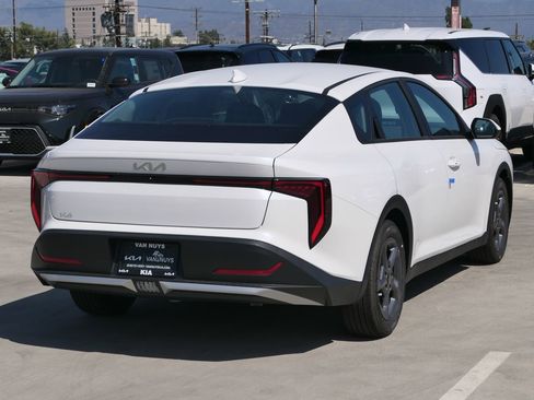 New 2025 Kia K4 LXS image 3