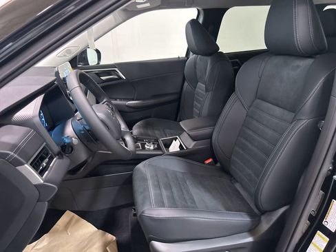 New 2025 Mitsubishi Outlander SE image 20