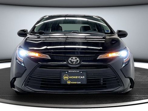 Used 2023 Toyota Corolla LE FWD image 2