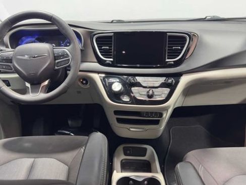 Used 2022 Chrysler Voyager LX FWD image 19