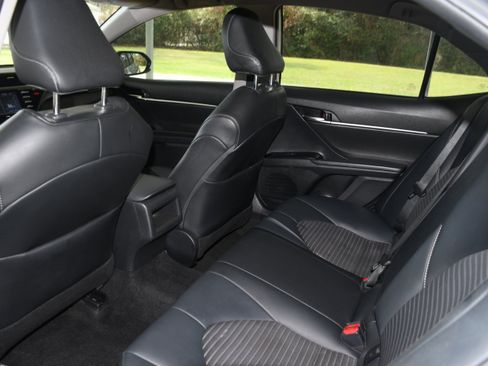 Used 2020 Toyota Camry SE image 14