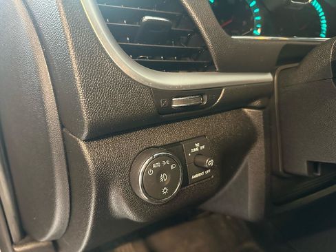 Used 2017 Chevrolet Traverse LT w/ Style and Technology Package FWD image 10