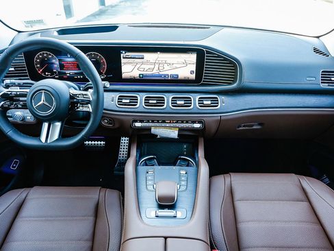 New 2026 Mercedes-Benz GLS 450 4MATIC image 10