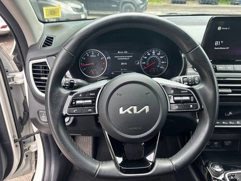 Used 2022 Kia Seltos SX w/ Sunroof Package AWD/4WD image 16