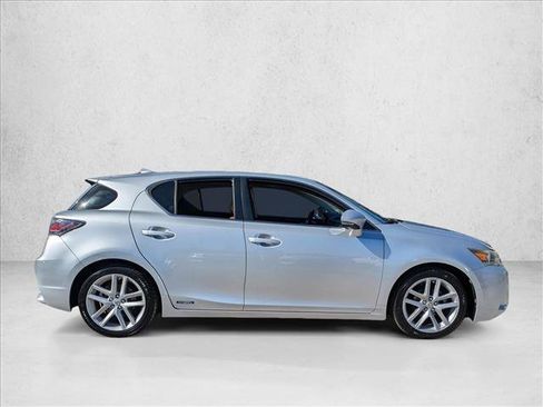 Used 2016 Lexus CT 200h image 4