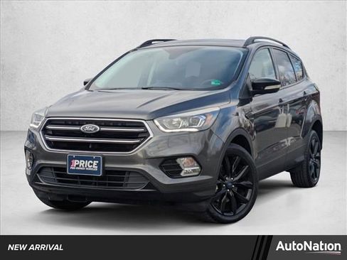Used 2017 Ford Escape Titanium image 1
