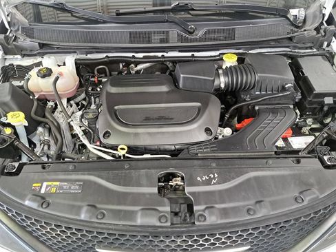 Used 2023 Chrysler Voyager LX FWD image 29