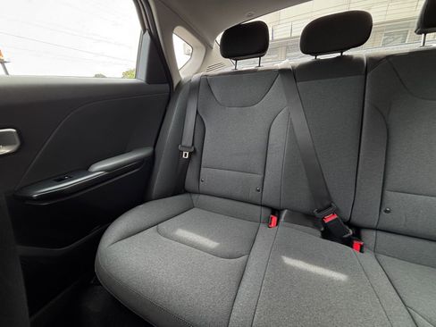 Used 2025 Kia K4 LXS image 39