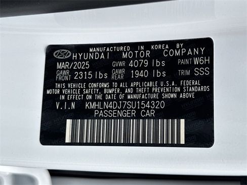 New 2025 Hyundai Elantra Limited image 27