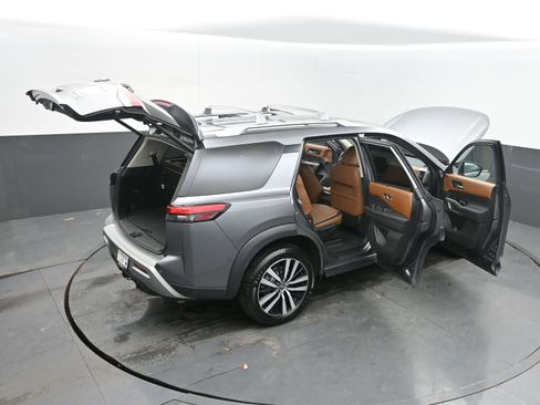 Used 2023 Nissan Pathfinder Platinum w/ Cargo Package image 44