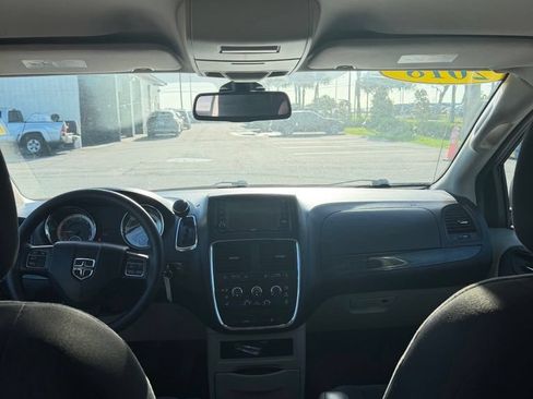 Used 2018 Dodge Grand Caravan SE w/ UConnect Hands-Free Group FWD image 15