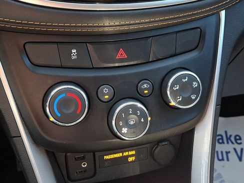 Used 2022 Chevrolet Trax LT w/ Driver Confidence Package AWD/4WD image 16