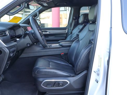 Used 2024 Jeep Wagoneer L Series II w/ Flexible Seating Group image 7