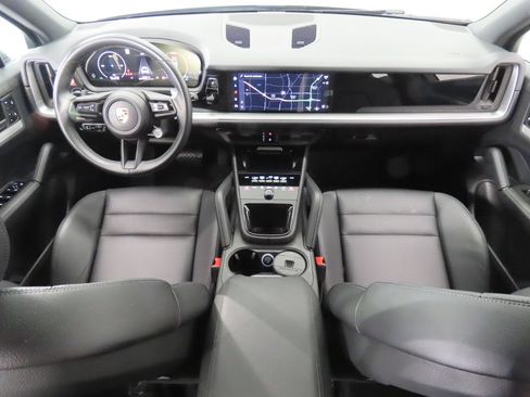 Certified 2024 Porsche Cayenne AWD/4WD image 15