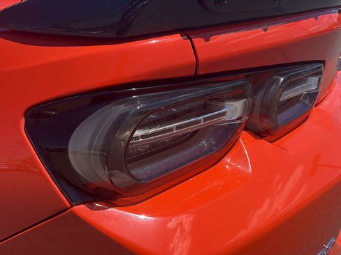 Used 2020 Chevrolet Camaro SS RWD image 28