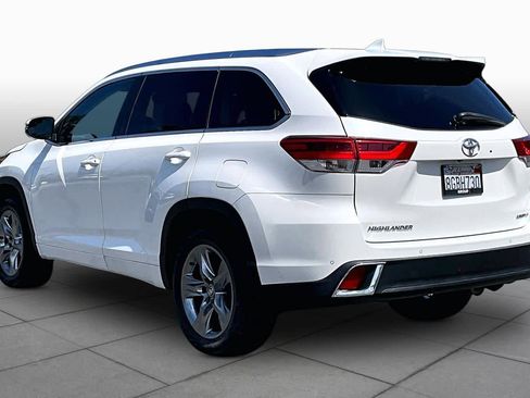 Used 2019 Toyota Highlander Limited Platinum FWD image 11