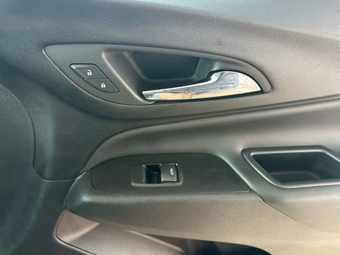 Used 2023 Chevrolet Equinox LT image 15