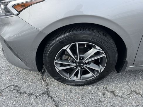 Used 2023 Kia Forte LXS w/ LXS Technology Package image 12